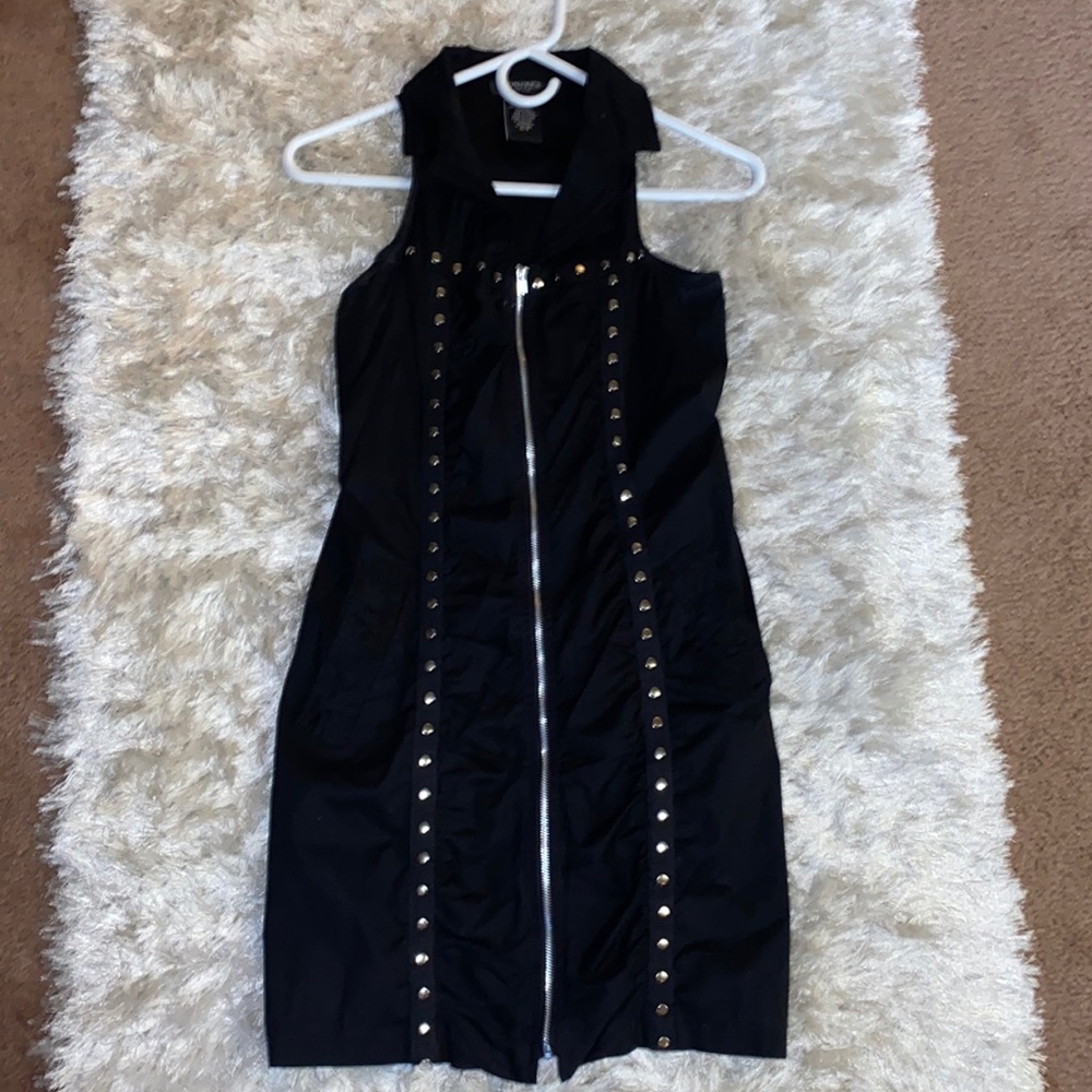 Black mini dress Alyn Paige